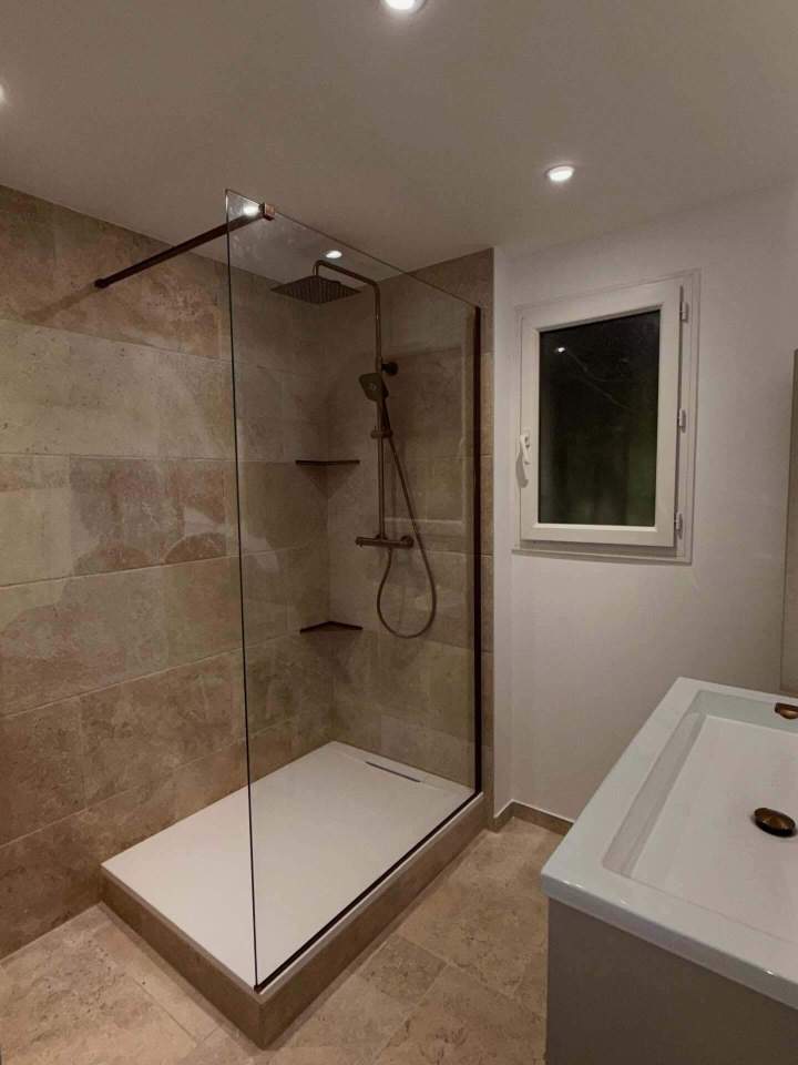 Salle de bains pratique Marignane